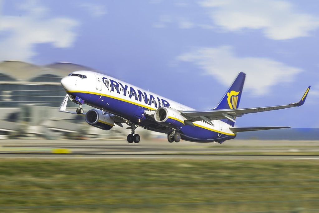 the plane, ryanair, line