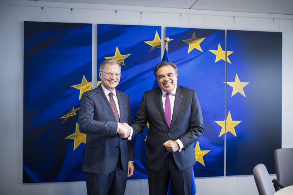 LH Thomas Stelzer neben Margaritis Schinas, Vizepräsident der Europäischen Kommission in Brüssel.
Land OÖ / Max Mayrhofer